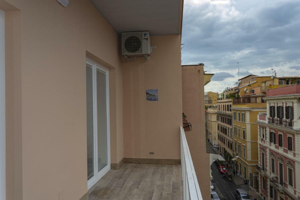 Colosseo Apartments And Rooms - Rome City Centre Eksteriør bilde